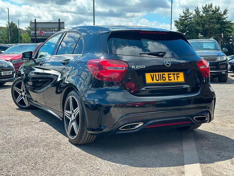 Begagnad Mercedes A250 AMG 2016 Svart Halvkombi