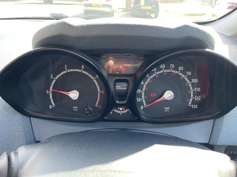 Used Ford Fiesta 82 HP (60 kW) 2010 Silver Hatchback