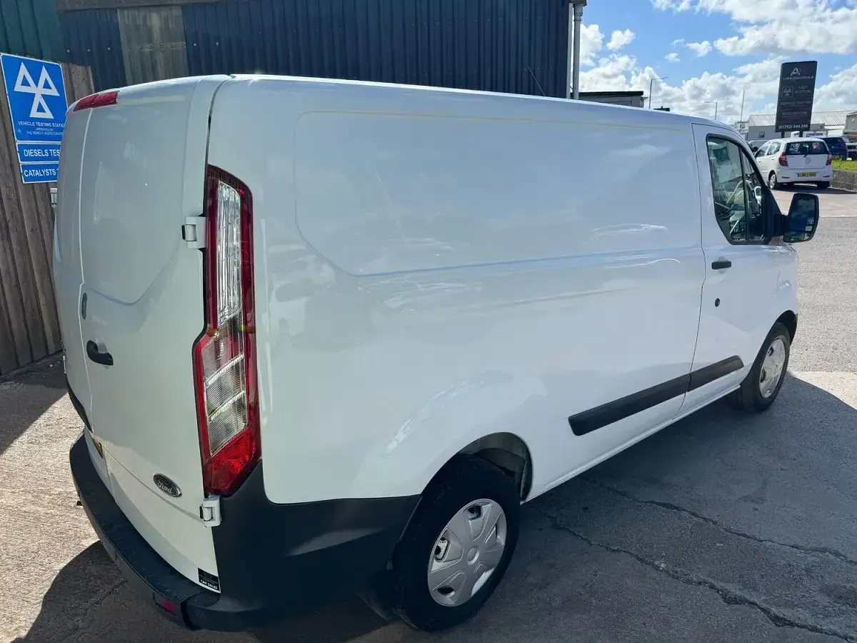 Used Ford Transit Custom 100 HP (73 kW) 2016 White Van
