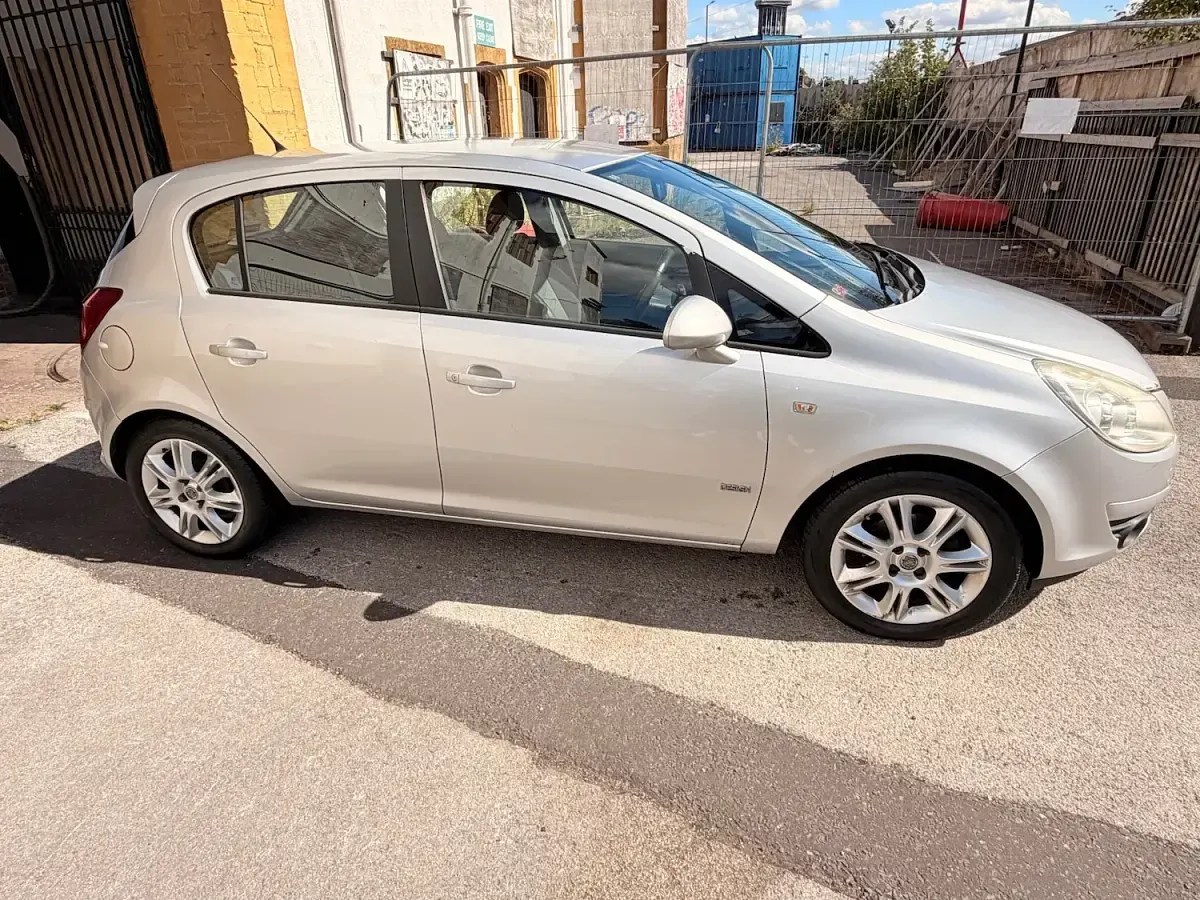 Used Vauxhall Corsa Design Edition 2008 Silver Hatchback