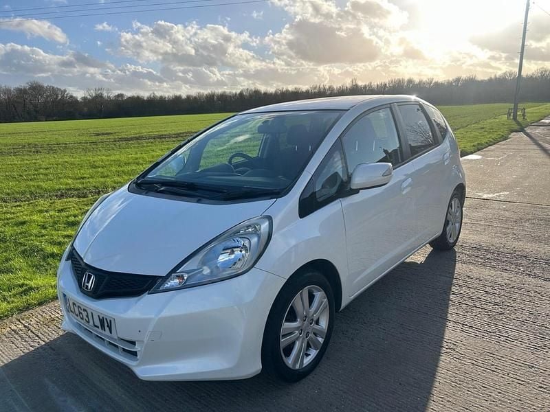White Used 2014 Honda Jazz ES Hatchback | £3,000 - Image 1/4
