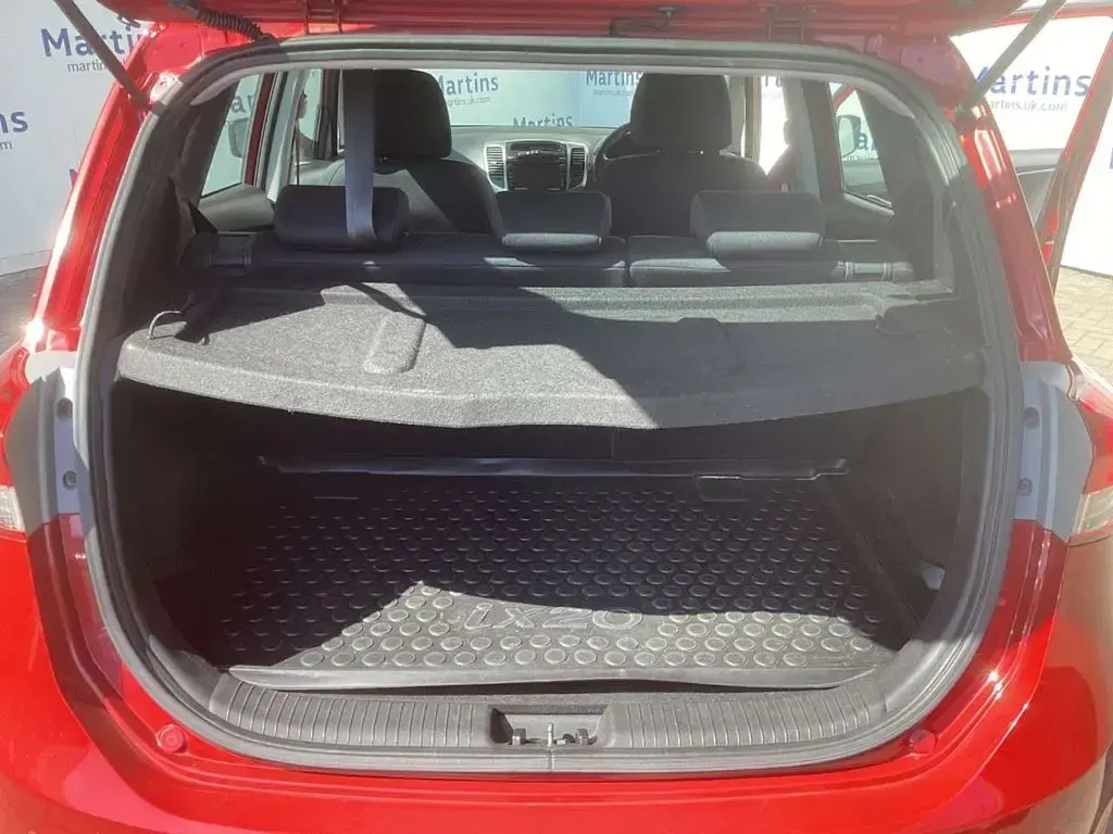 Used Hyundai ix20 SE 125 HP (91 kW) 2019 Red Hatchback