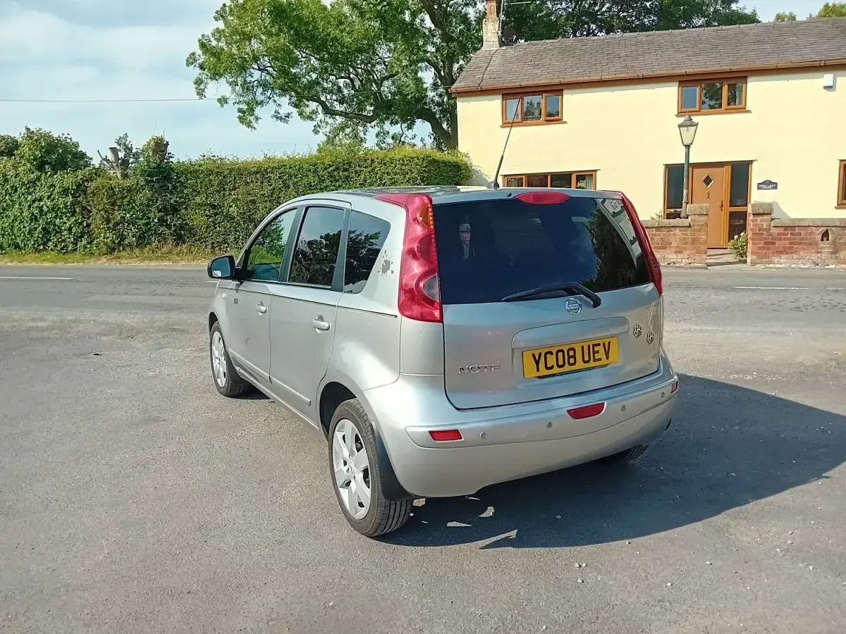 Used Nissan Note Tekna 110 HP (80 kW) 2008 Silver Hatchback