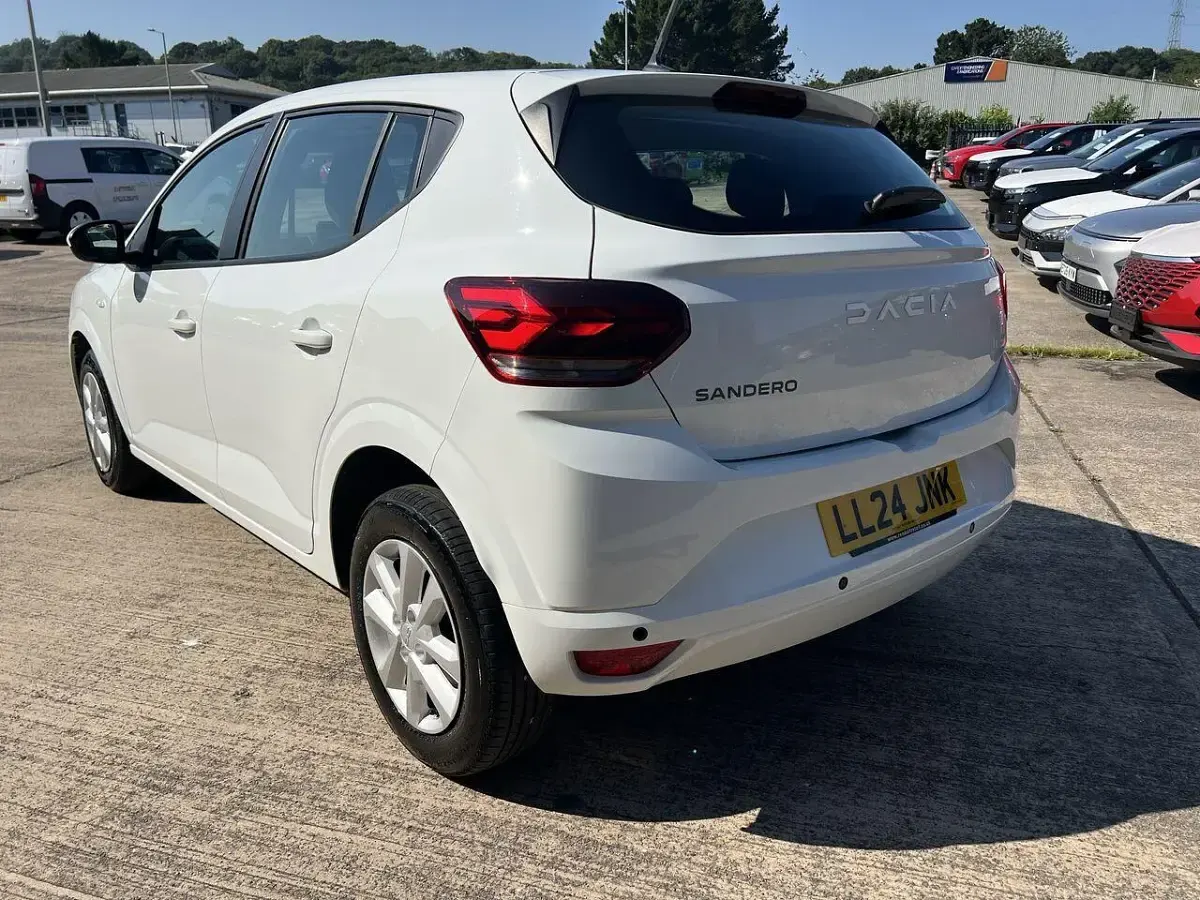 Used Dacia Sandero Expression 89 HP (65 kW) 2024 White