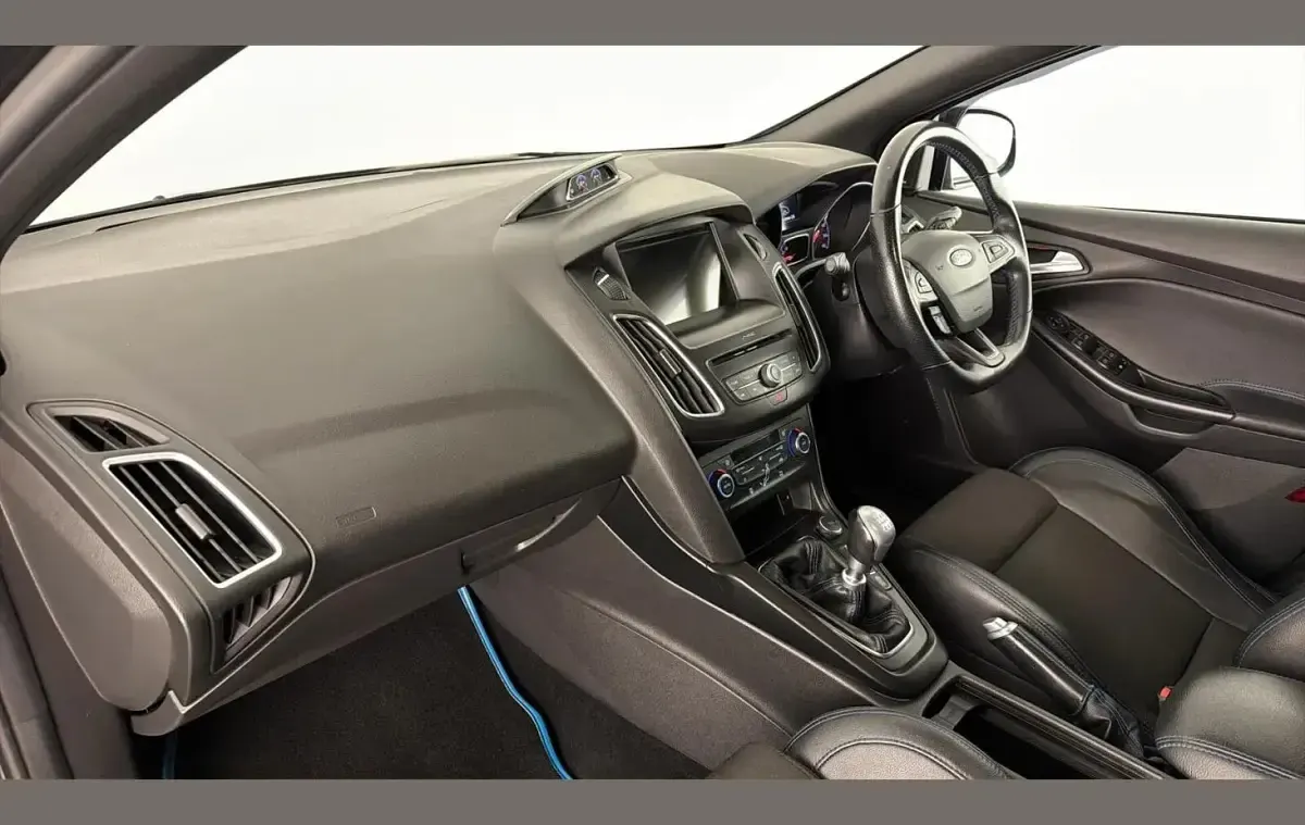 Usado Ford Focus RS 350 HP (257 kW) 2017 Cinzento Citadino