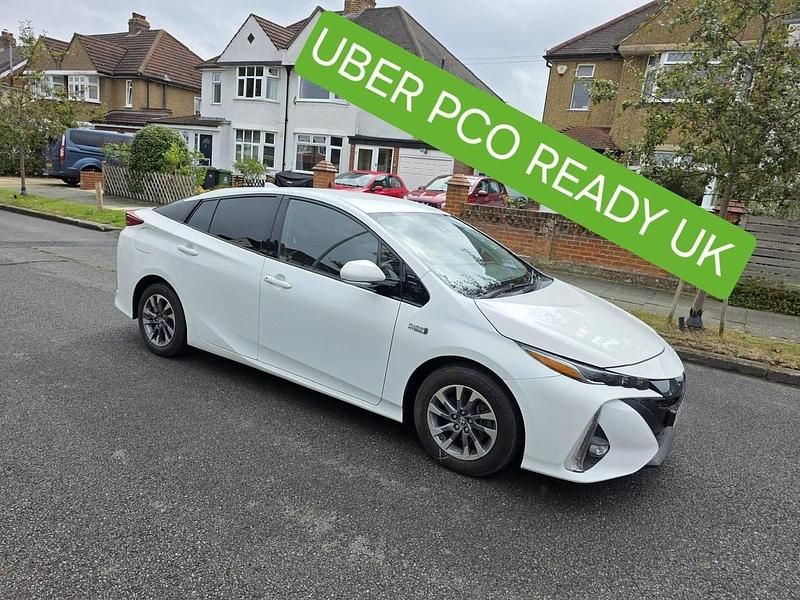 White Used 2019 Toyota Prius Business Edition Hatchback | £14,800 (Expensive) - Image 1/4