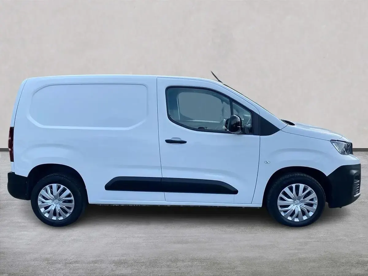 Used Peugeot Partner Premium 131 HP (96 kW) 2022 White MPV