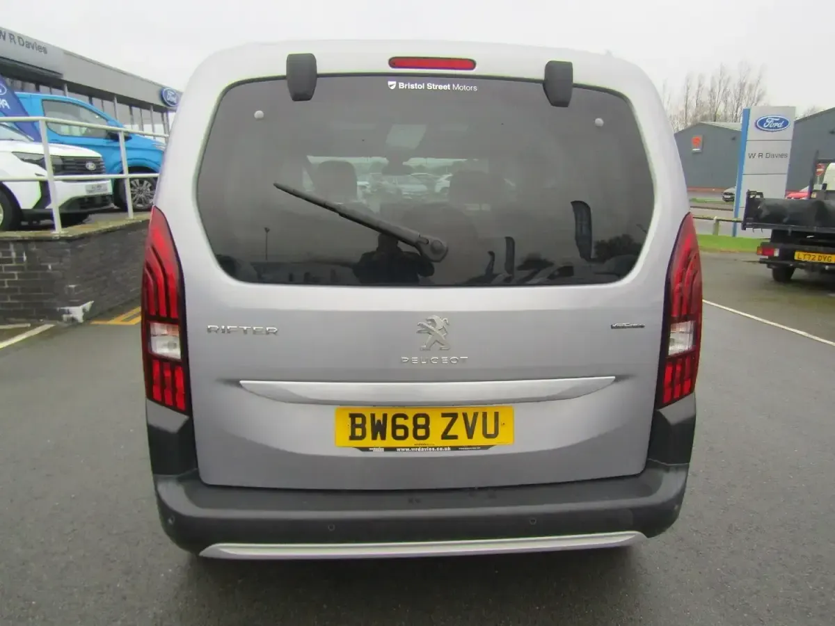 Begagnad Peugeot Rifter GT-line 2019 Grå Minibuss