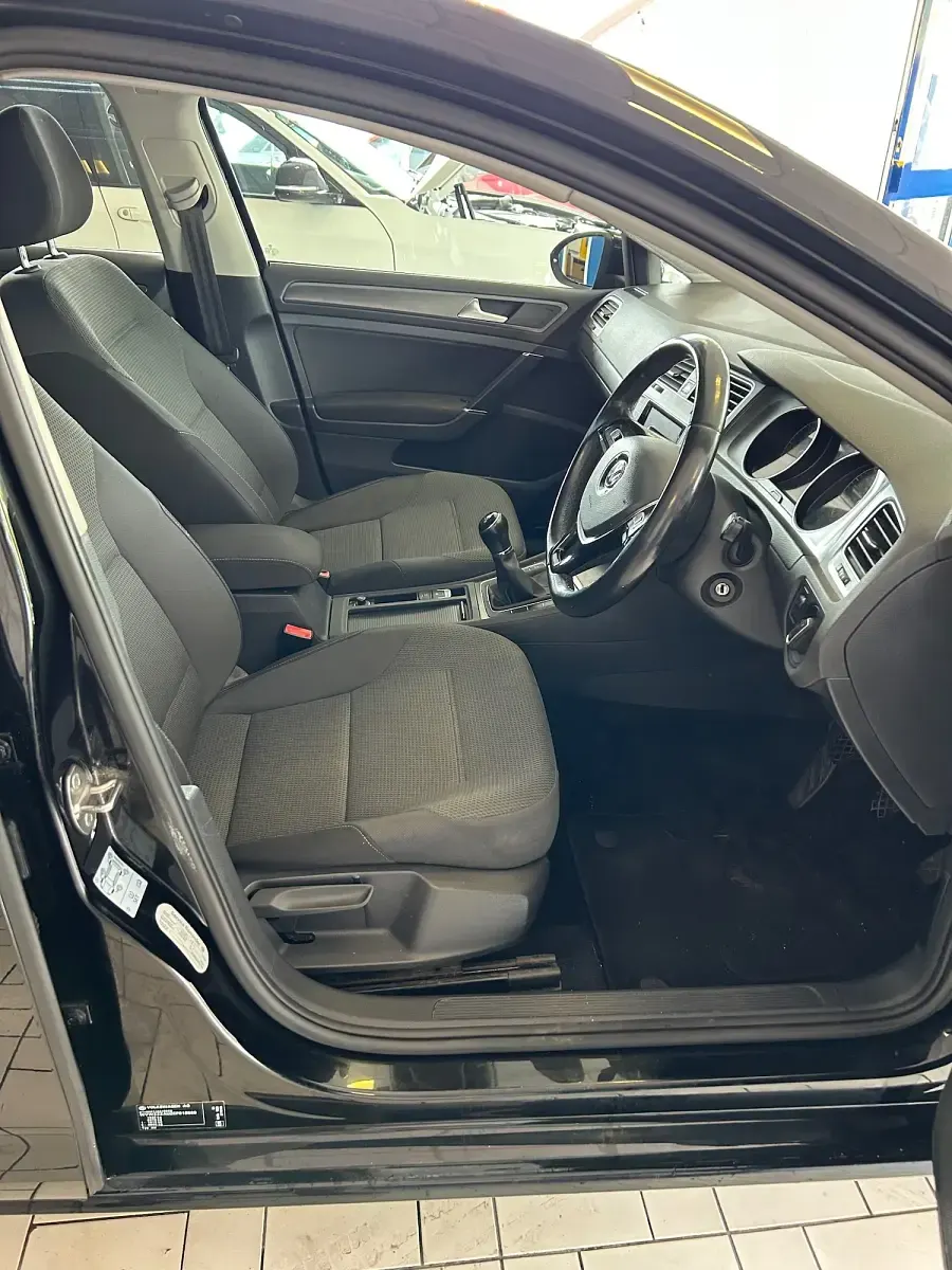 Used VW Golf VII SE 105 HP (77 kW) 2013 Black Hatchback