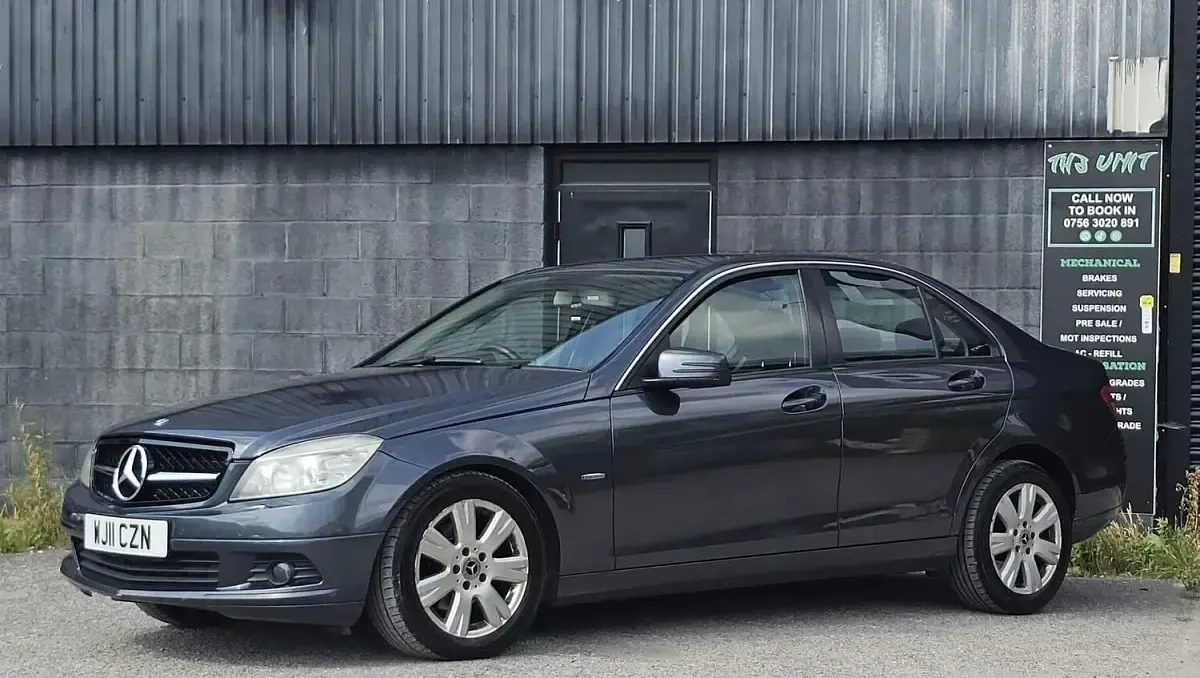 Used Mercedes C200 Executive 136 HP (100 kW) 2011 Grey Sedan
