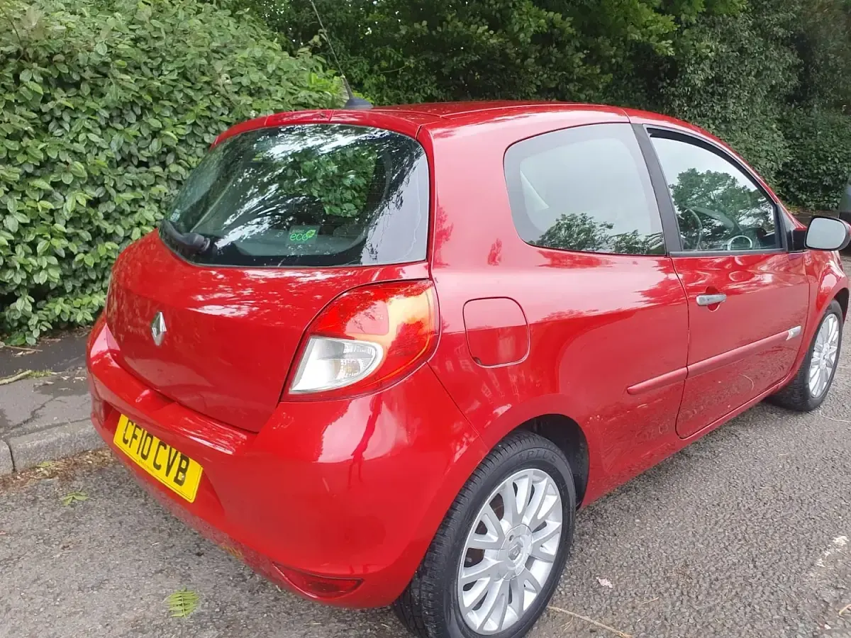 Used Renault Clio II Dynamique 2010 Red Hatchback