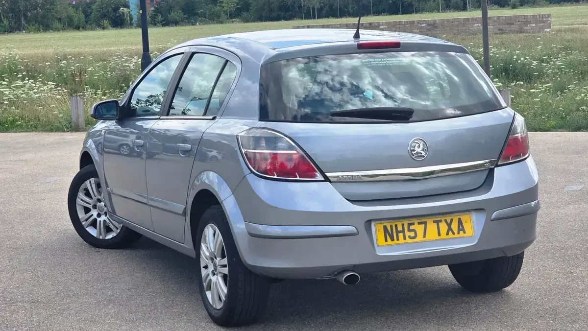 Used Vauxhall Astra Design Edition 2008 Silver Hatchback