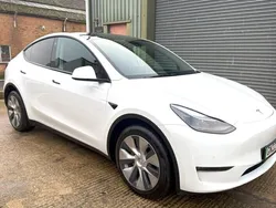 White Used 2022 Tesla Model Y Long Range SUV | £27,900 (Fair price)