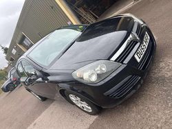 Black Used 2005 Vauxhall Astra Club Hatchback | £1,395