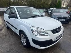 White Used 2009 Kia Rio Hatchback | £1,890 (Fair price)
