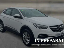 White Used 2018 Vauxhall Grandland X SUV | £10,928 (Fair price)