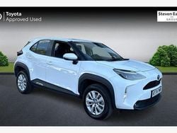 Used 2025 Toyota Yaris Hybrid Estate | £22,595 (Good price)