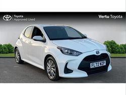 White Used 2022 Toyota Yaris Hybrid Hatchback | £16,922 (Fair price)