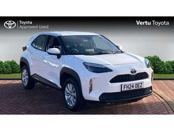 White Used 2024 Toyota Yaris Hybrid SUV | £20,999 (Good price)