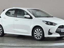 White Used 2022 Toyota Yaris Hybrid Hatchback | £15,798 (Good price)
