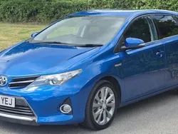 Blue Used 2014 Toyota Auris Hybrid Hatchback | £8,900 (Good price)