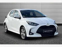 Pure white Used 2024 Toyota Yaris Hybrid Hatchback | £19,850 (Fair price)