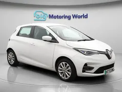 White Used 2022 Renault Rapid SE Hatchback | £9,900 (Fair price)