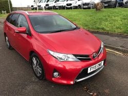 Red Used 2015 Toyota Auris Estate | £3,995 (Good price)