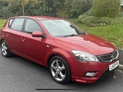 Red Used 2010 Kia Ceed 3 Hatchback | £3,495 (Super price)