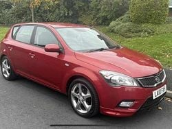 Red Used 2010 Kia Ceed Hatchback | £3,495 (Super price)