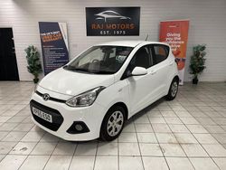 White Used 2015 Hyundai i10 SE Hatchback | £4,595 (Fair price)