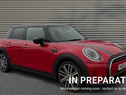 Chili red Used 2022 Mini Cooper Exclusive Hatchback | £18,840 (Fair price)