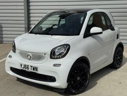 White Used 2016 Smart ForTwo Coupé Coupe | £3,890 (Fair price)