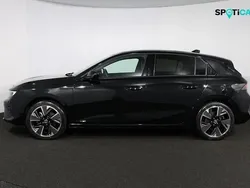 Black Used 2023 Vauxhall Astra Ultimate Hatchback | £18,999 (Fair price)