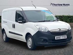 Polar white Used 2018 Vauxhall Combo MPV | £4,545 (Fair price)