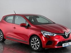 Used 2022 Renault Clio V Iconic Hatchback | £9,950 (Good price)