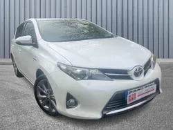 White Used 2012 Toyota Auris Hybrid Hatchback | £5,750 (Fair price)