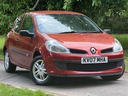 Red Used 2007 Renault Clio II Extreme Hatchback | £1,695 (Fair price)