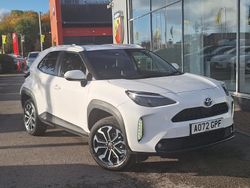 White Used 2022 Toyota Yaris Hybrid Design Estate | £19,998 (Fair price)
