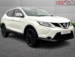 White Used 2016 Nissan Qashqai Tekna SUV | £9,445 (Fair price)