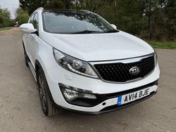 White Used 2014 Kia Sportage 4 SUV | £3,750 (Fair price)
