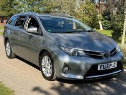 Used 2015 Toyota Auris Touring Sports Estate | £2,948 (Fair price)