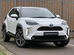 White Used 2022 Toyota Yaris Hybrid SUV | £22,795 (A bit pricey)