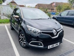 Red black Used 2015 Renault Captur Signature SUV | £4,995 (Fair price)