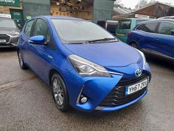 Blue Used 2017 Toyota Yaris Hybrid Hatchback | £9,475 (Fair price)