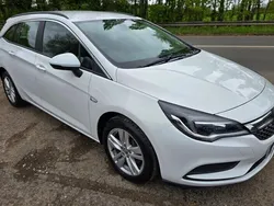 White Used 2016 Vauxhall Astra Design Edition Estate | £5,995 (Fair price)