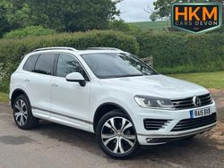 White Used 2015 VW Touareg R-line SUV | £11,999 (Fair price)