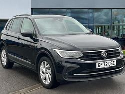 Black Used 2022 VW Tiguan Life SUV | £19,231 (Fair price)