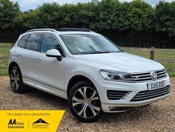 White Used 2015 VW Touareg R-line SUV | £10,499 (Expensive)