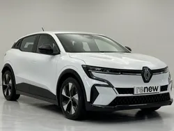 Solid glacier white Used 2023 Renault Mégane Equilibre Hatchback | £20,750 (Fair price)